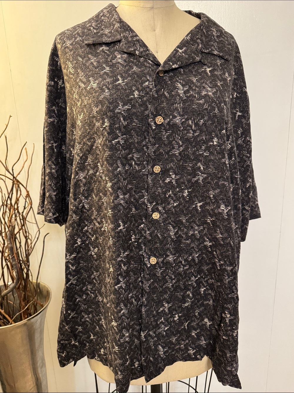 Men's Black Short-Sleeve Silk Button-Down Shirt with Subtle White Pattern